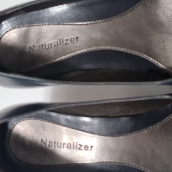 Naturalizer Leather Pumps Navy Blue Valarie Cap Toe 2.5” Heel Size 7.5W - Picture 12 of 14